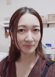 柏原 明⼦